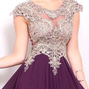PROM!!! Wow! The Crowd In This Gorgeous Dress